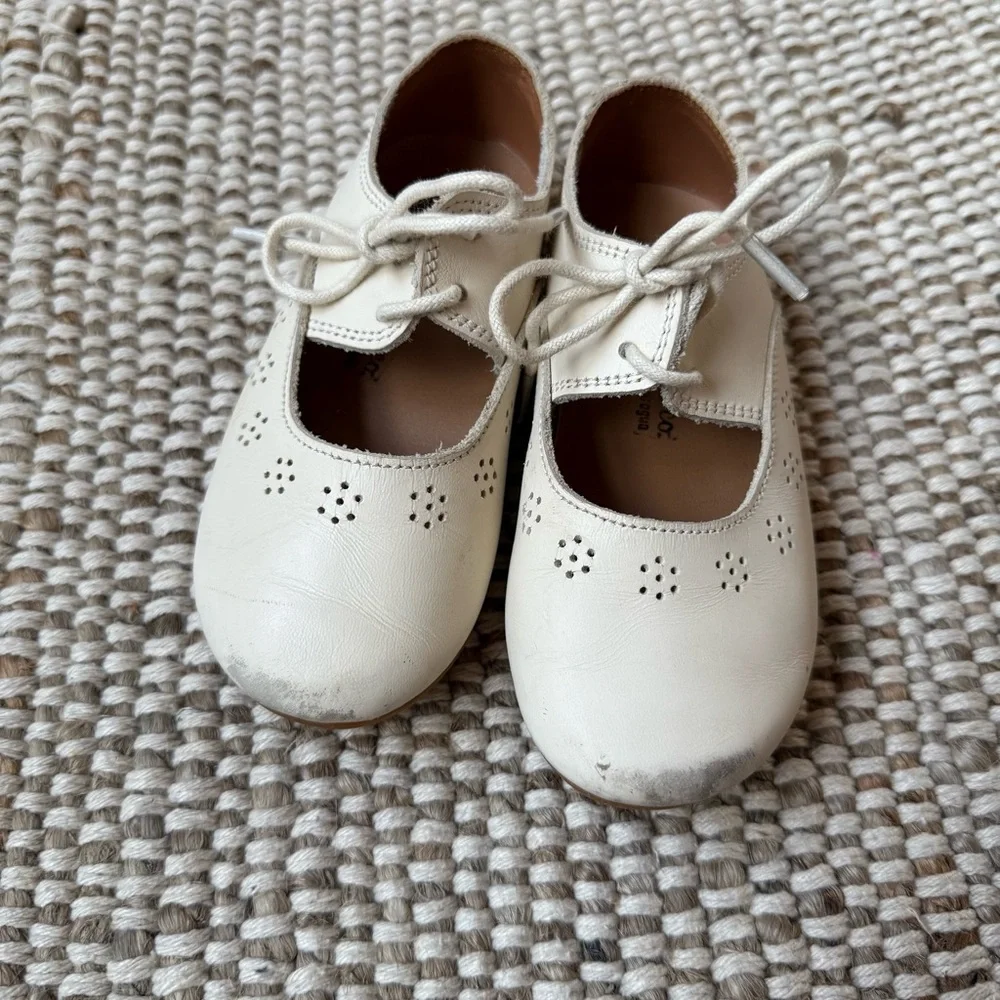 Girl's Cream Leather Lace-Up Shoes with Perforated Detail